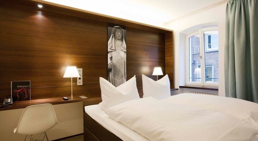 Hotel Cristall Koln Telefon Hotel Cristall Koln Telefon