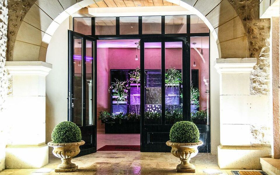 Le Clos des Vignes, a Design Boutique Hotel Neuville-Bosc, France