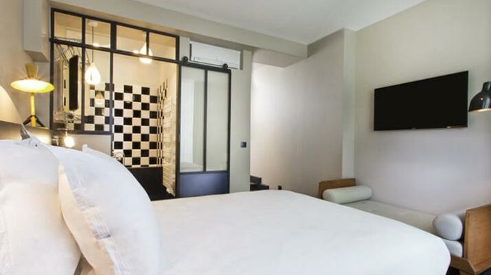 1 er Etage, an apartment hotel, Le Marais, Paris