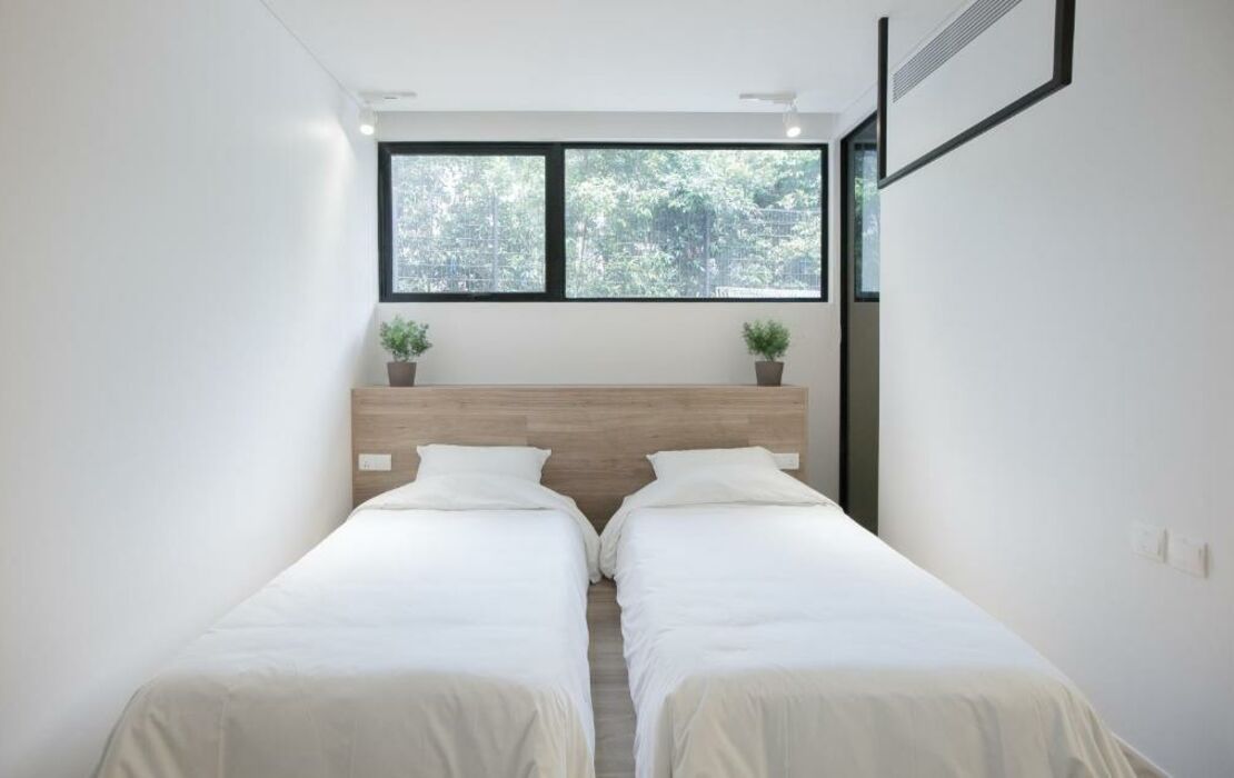 Lloyd's Inn, Singapore, Singapur