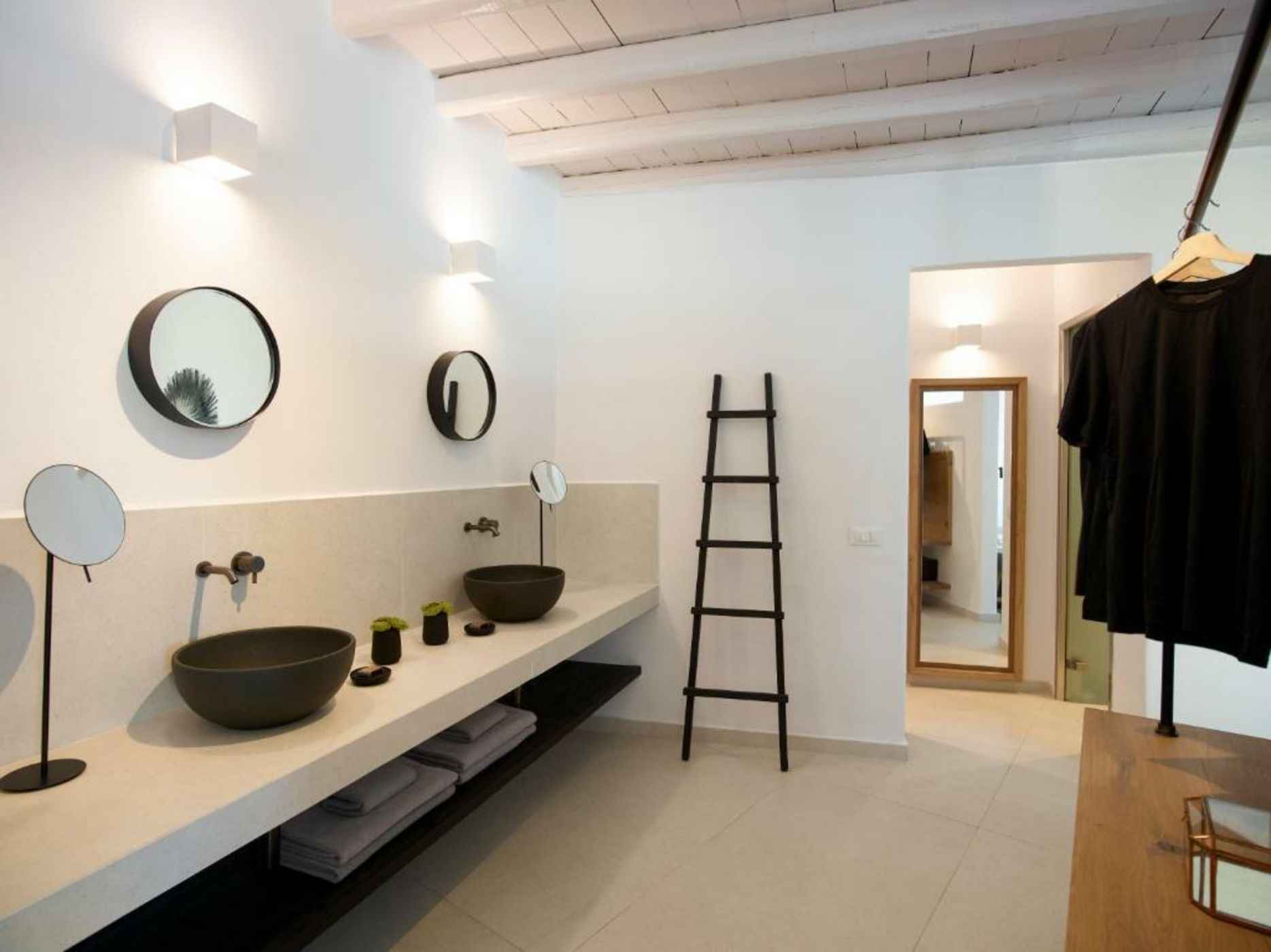 Leonis Summer Houses