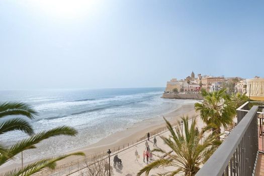 Sitges Group Beach Dreams