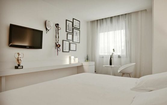 Pol & Grace Hotel