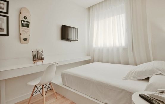 Pol & Grace Hotel