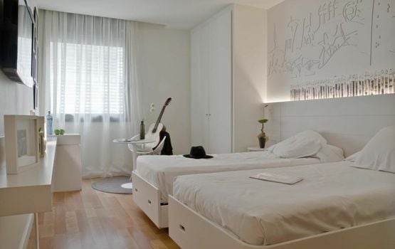 Pol & Grace Hotel