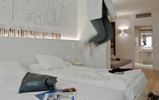 Pol & Grace Hotel