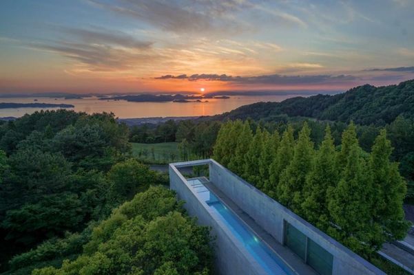 SETOUCHI RETREAT AONAGI by Onko Chishin