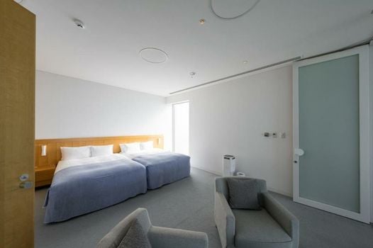 SETOUCHI RETREAT AONAGI by Onko Chishin