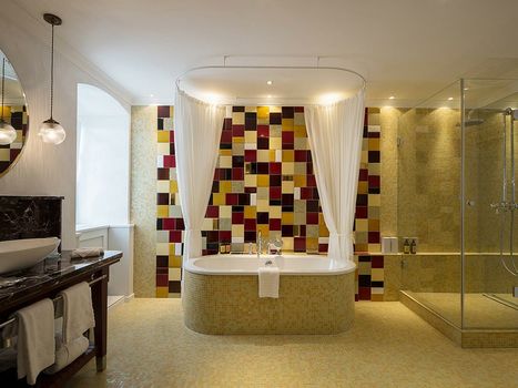 La Maison Hotel