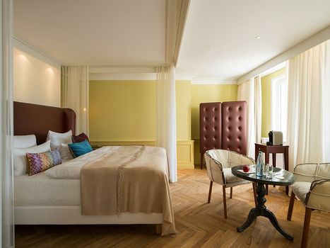 La Maison Hotel