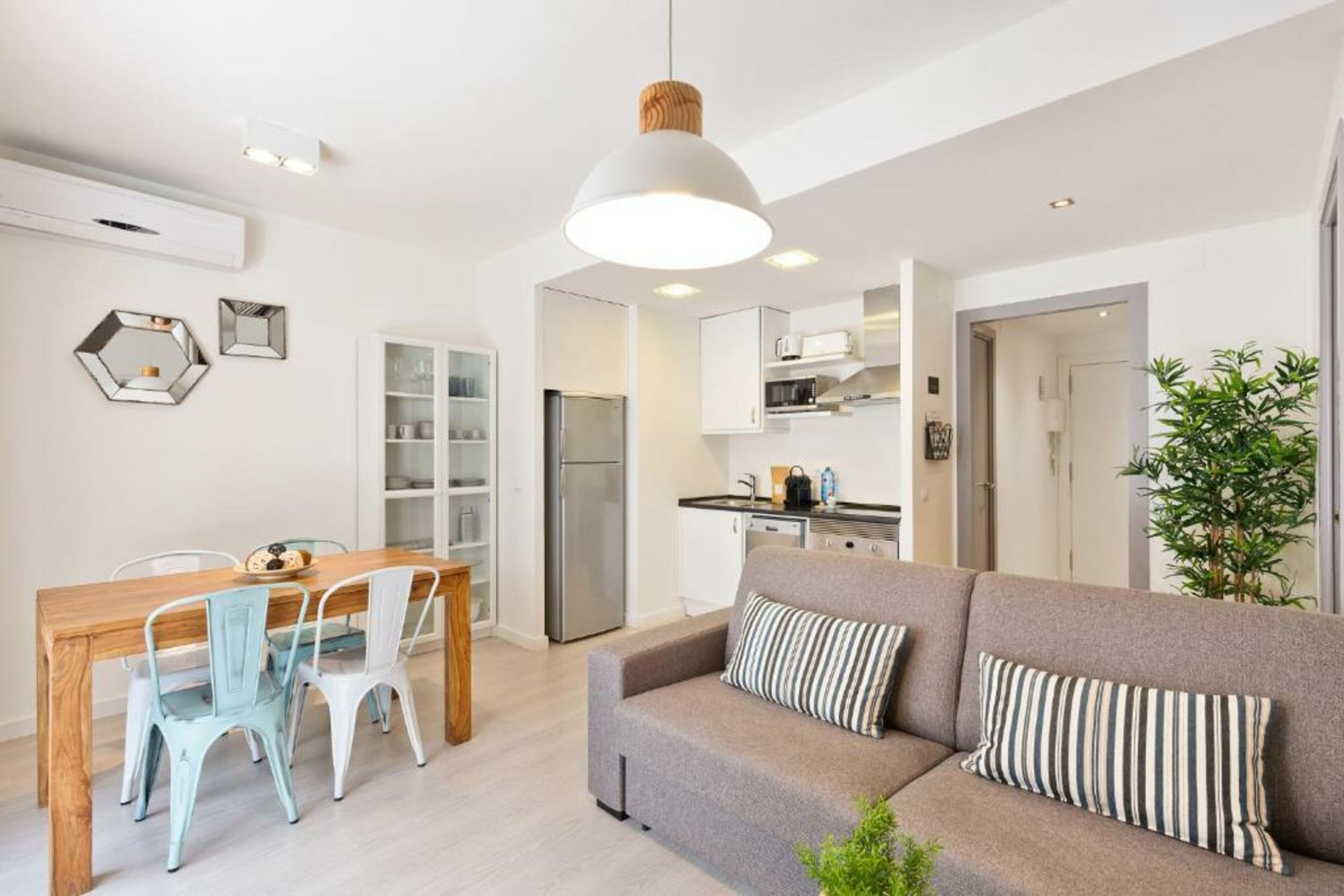 Sitges Group Blue&White