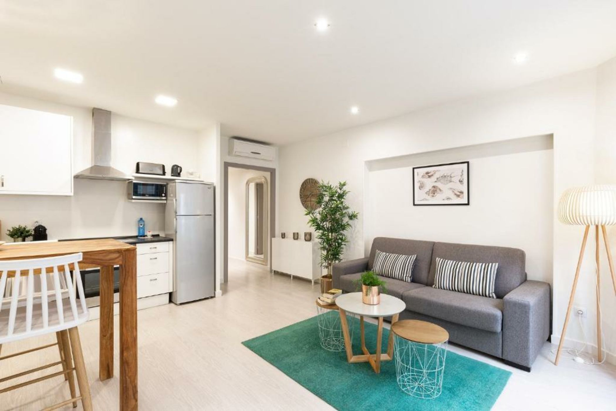 Sitges Group Blue&White