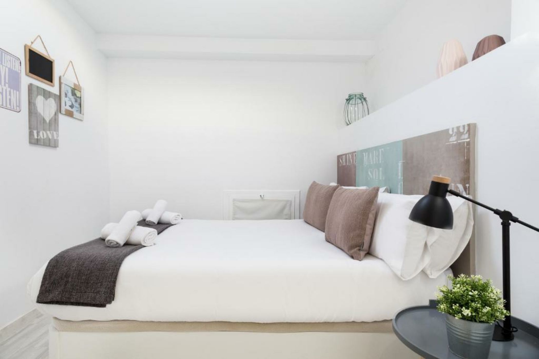 Sitges Group Blue&White