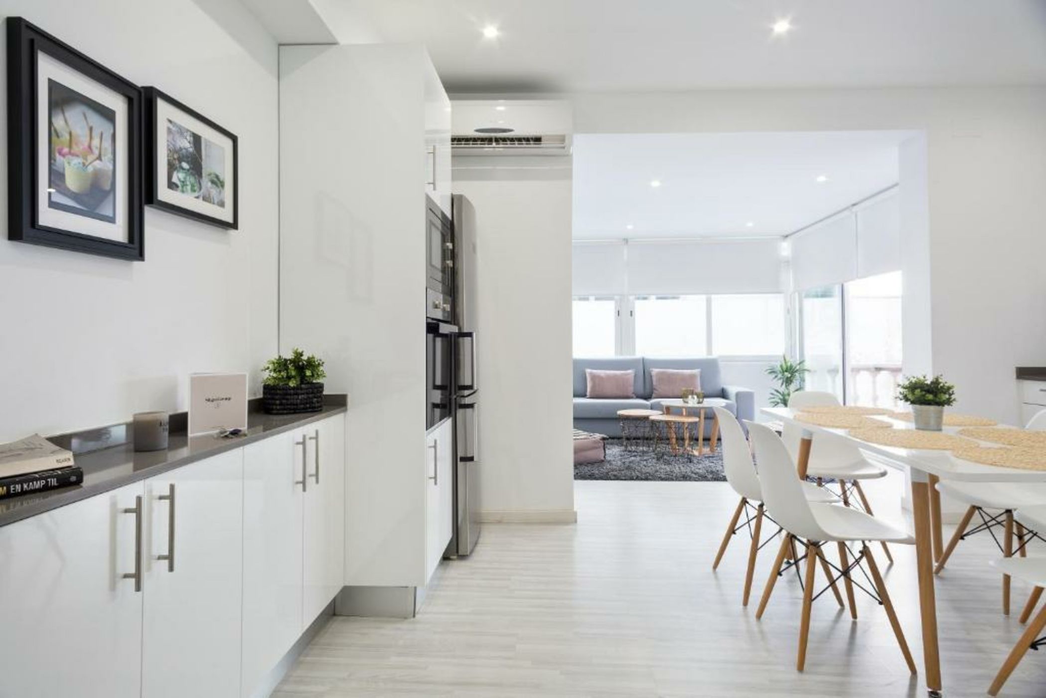 Sitges Group Blue&White