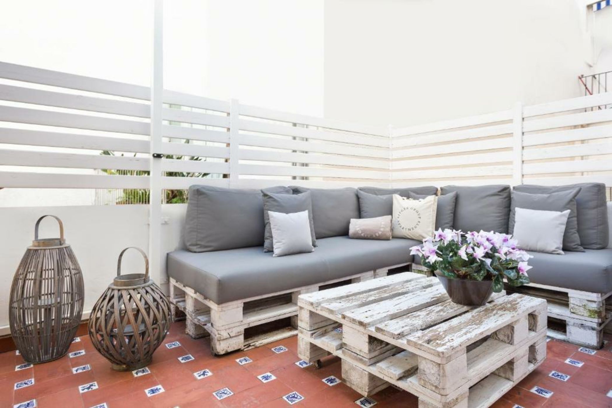 Sitges Group Blue&White