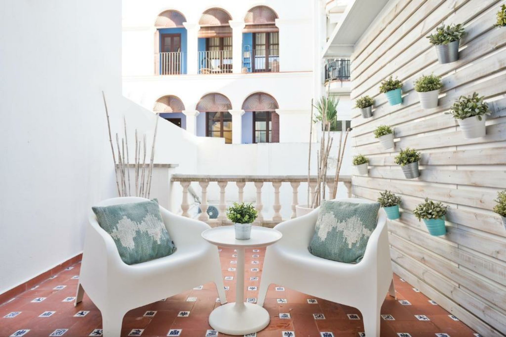 Sitges Group Blue&White