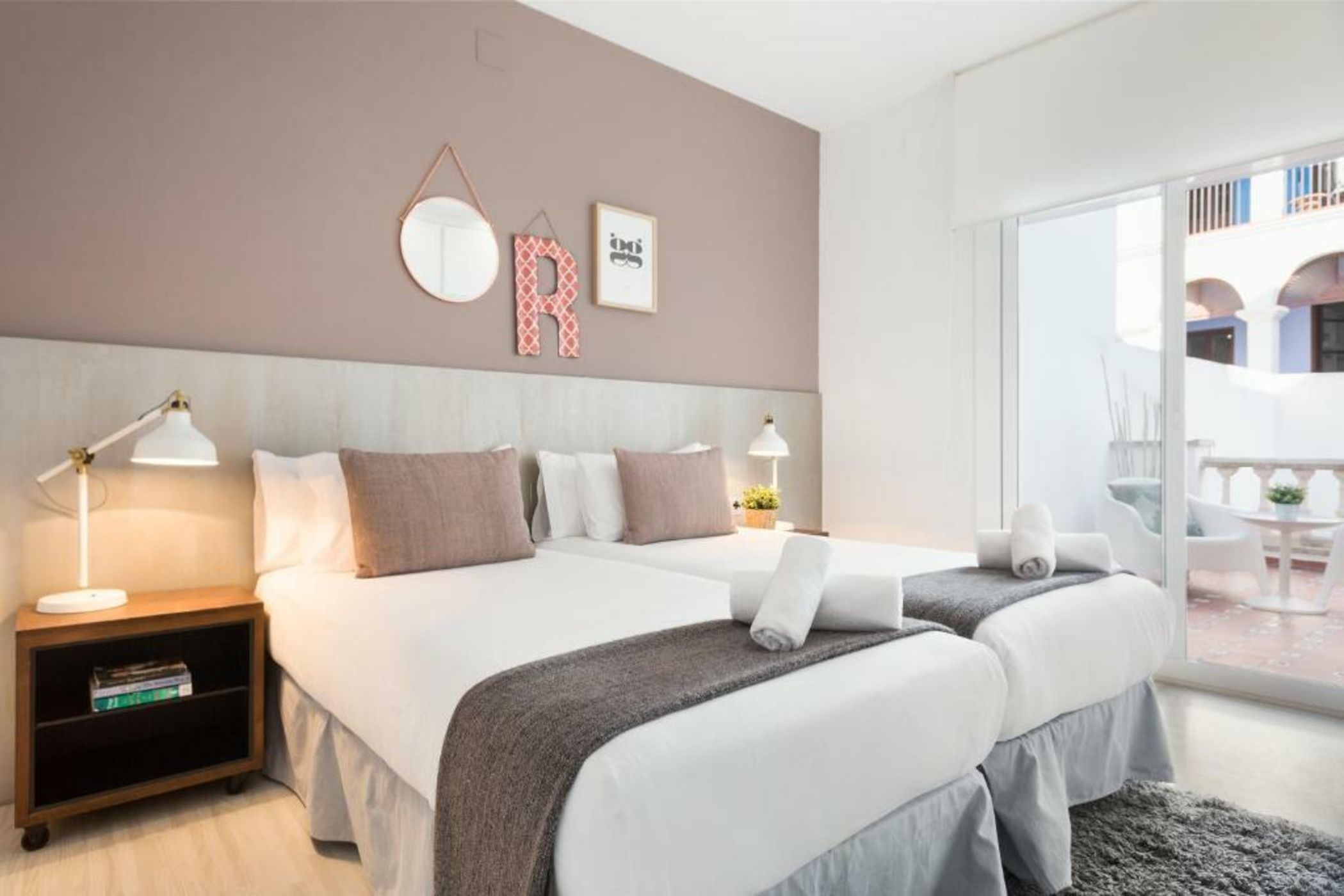 Sitges Group Blue&White