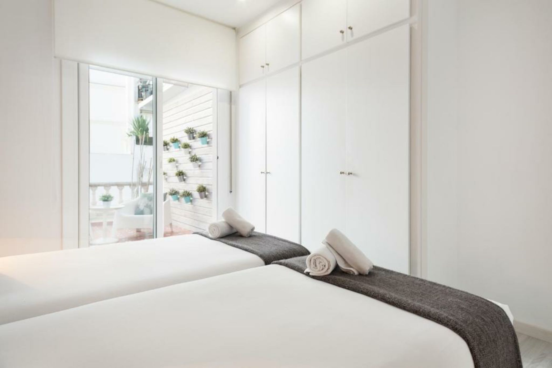 Sitges Group Blue&White