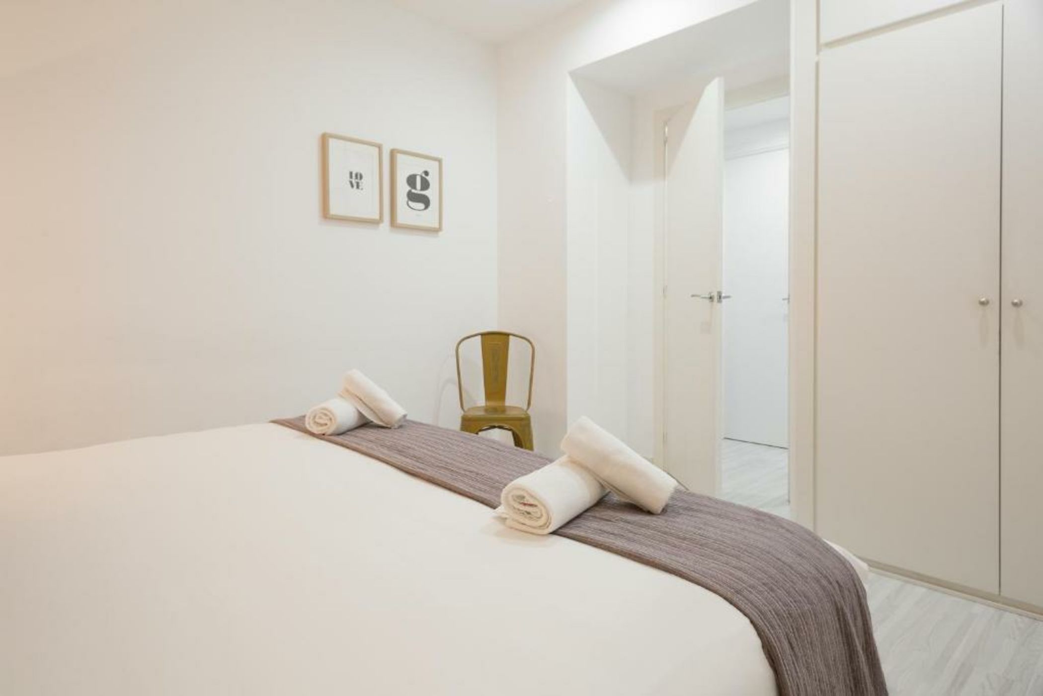 Sitges Group Blue&White