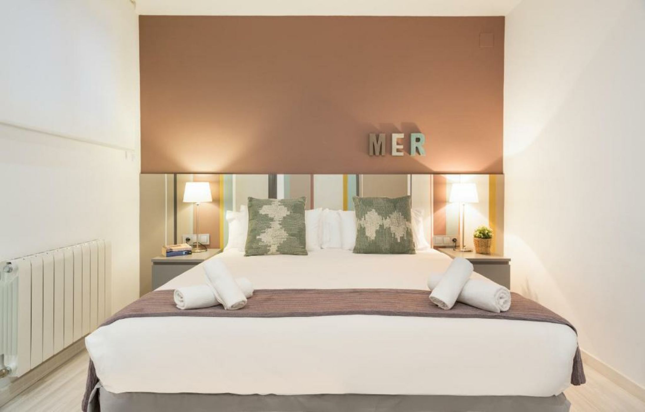 Sitges Group Blue&White