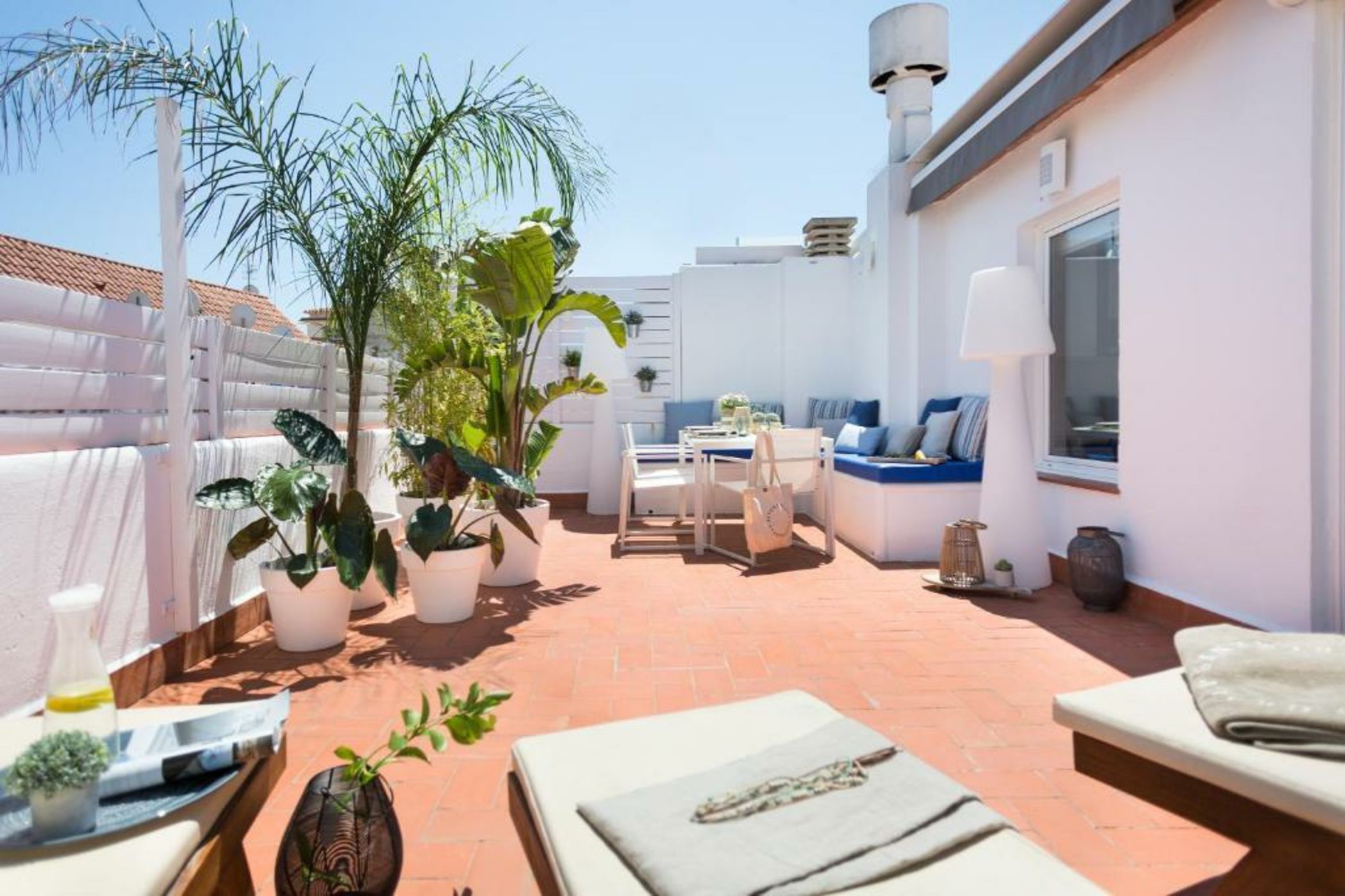 Sitges Group Blue&White