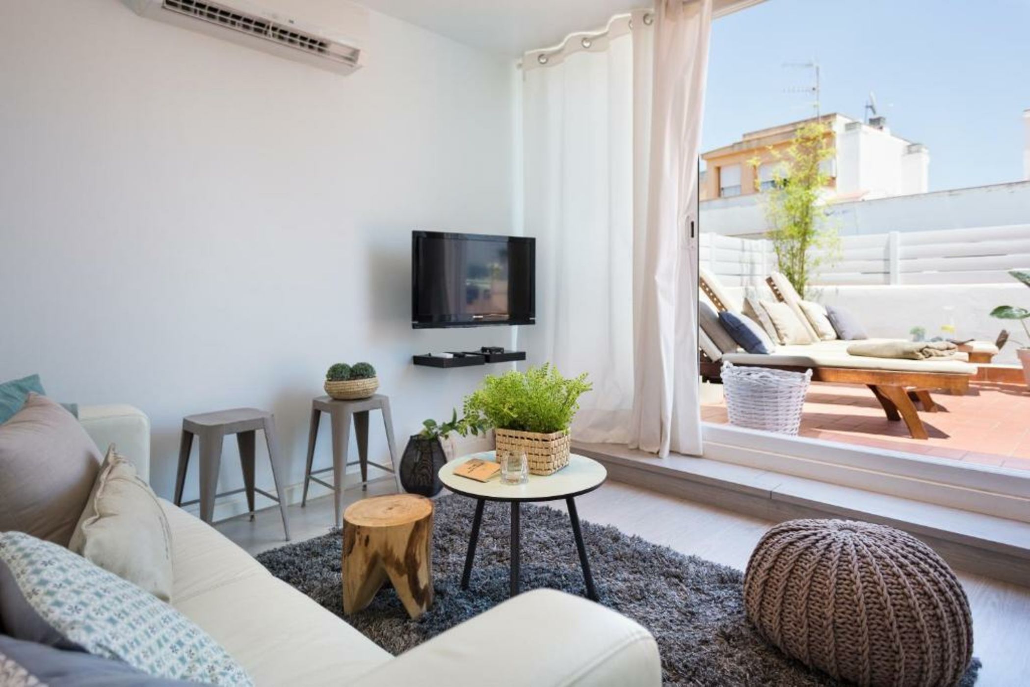 Sitges Group Blue&White