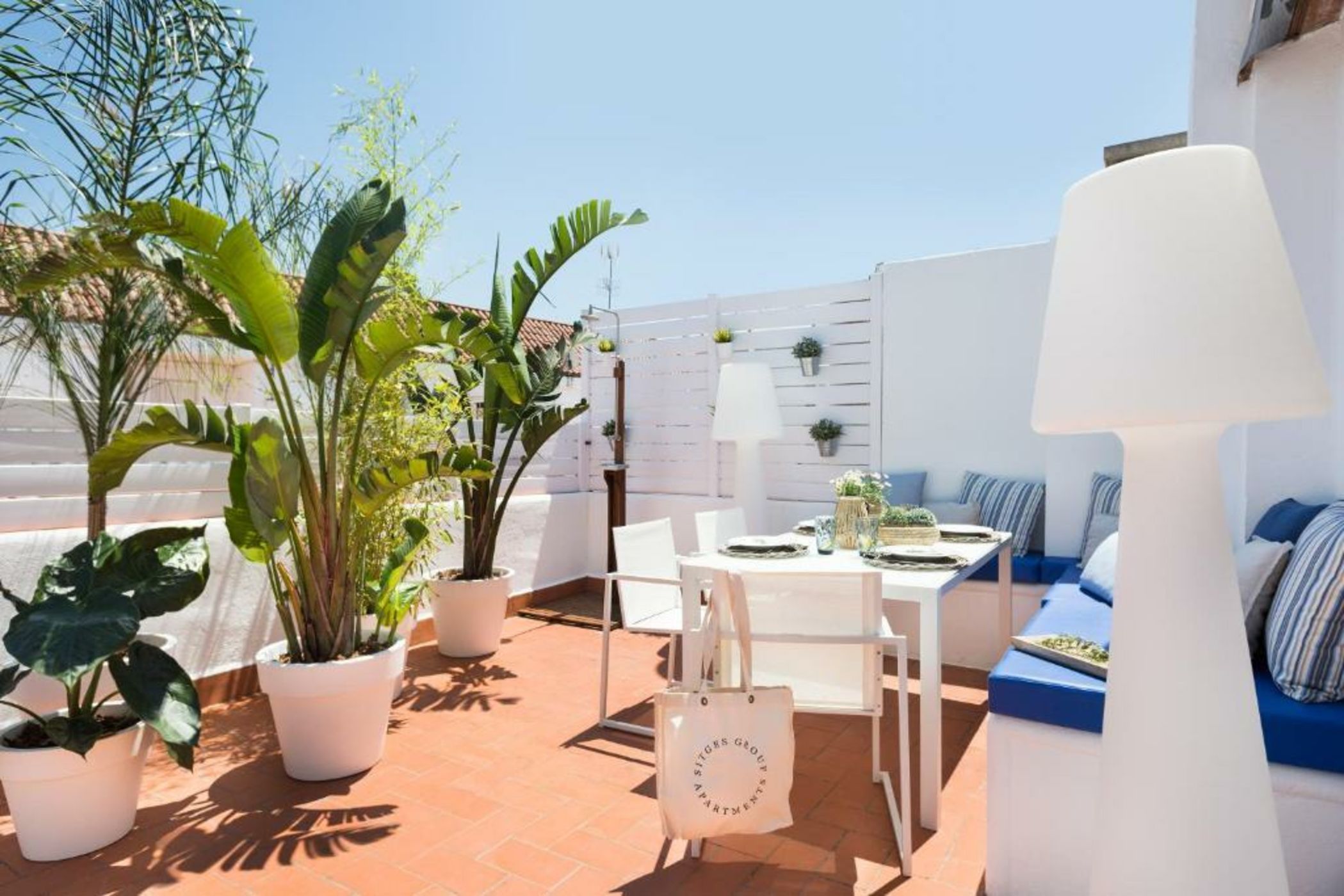 Sitges Group Blue&White