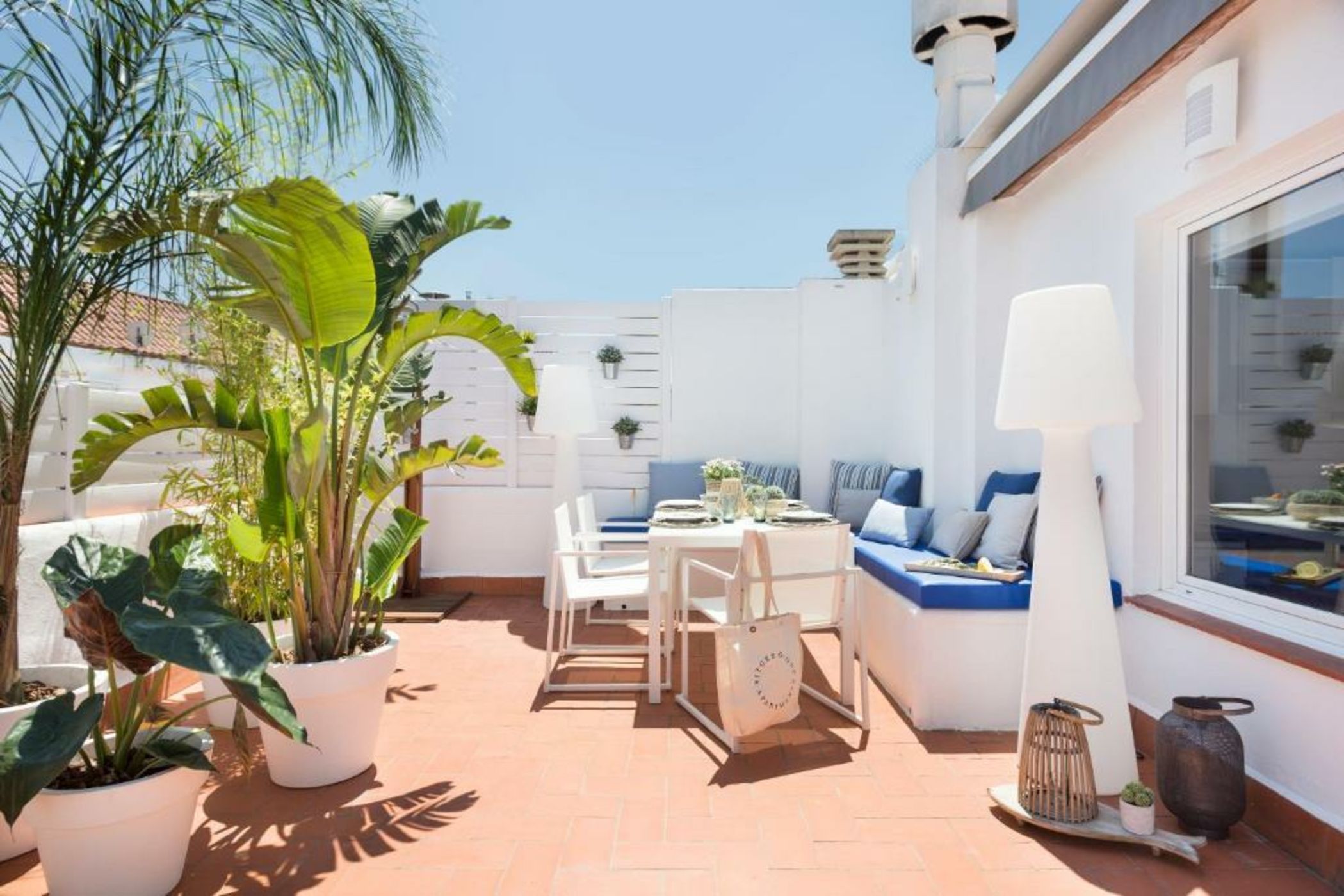 Sitges Group Blue&White