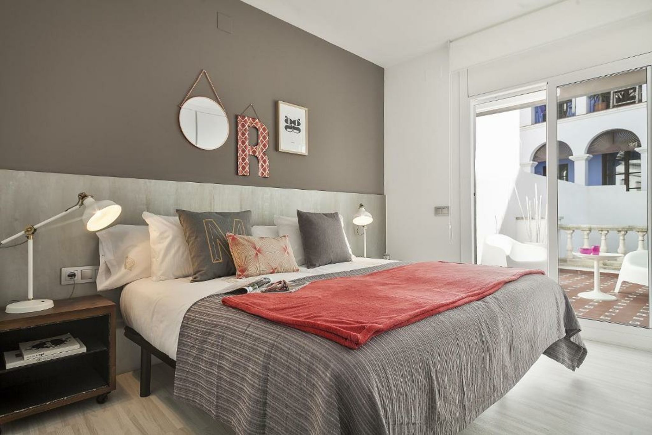 Sitges Group Blue&White