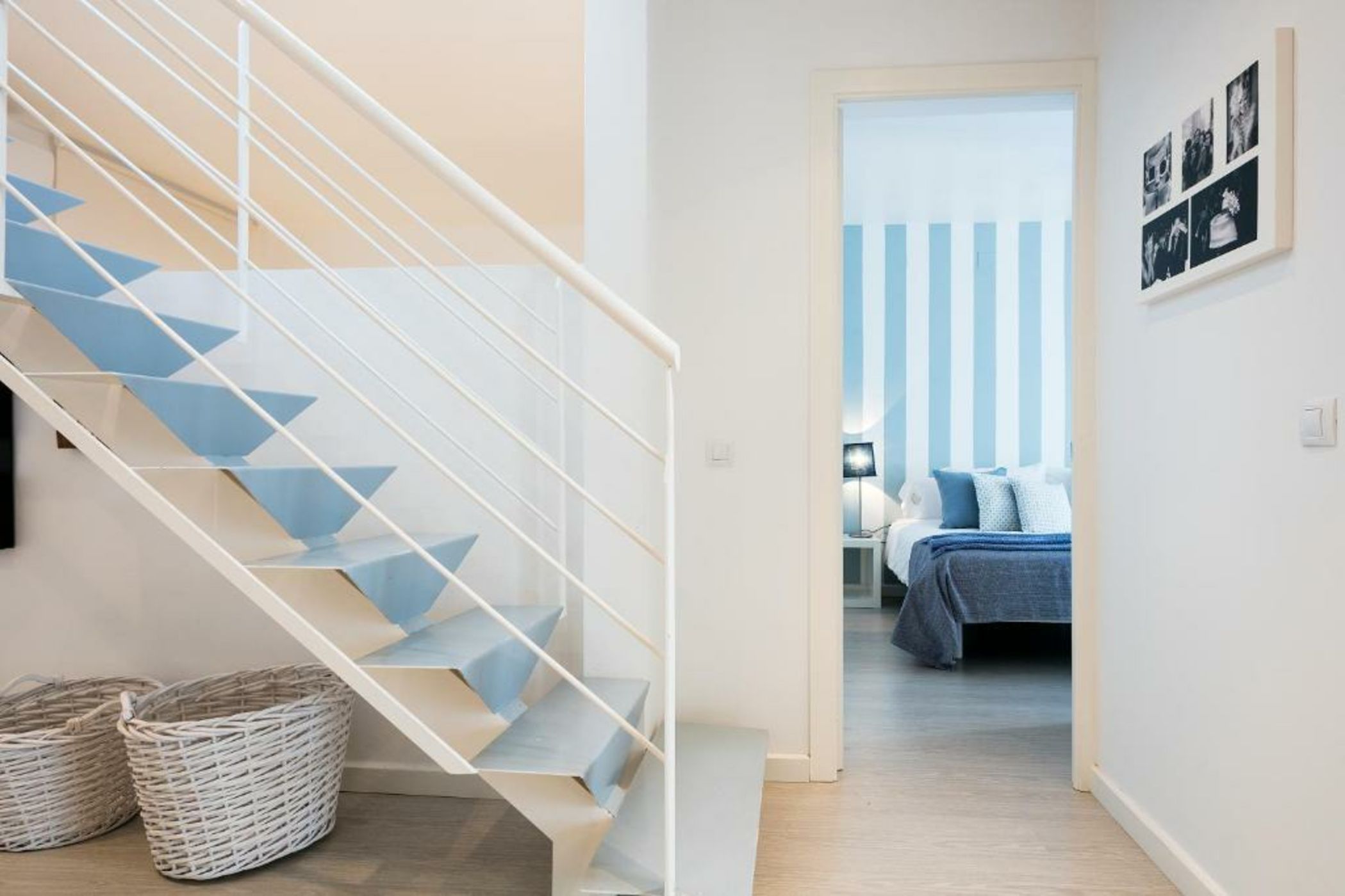 Sitges Group Blue&White