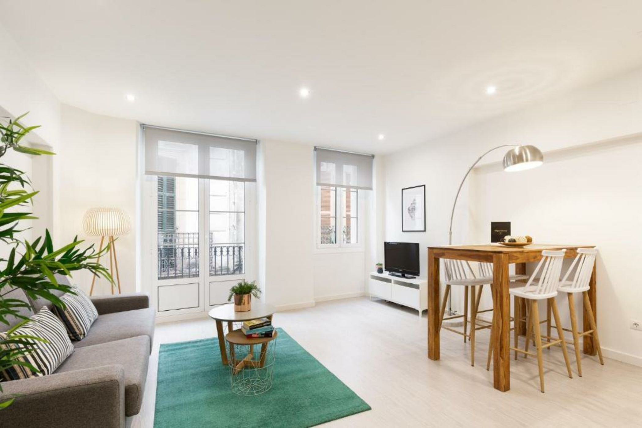 Sitges Group Blue&White