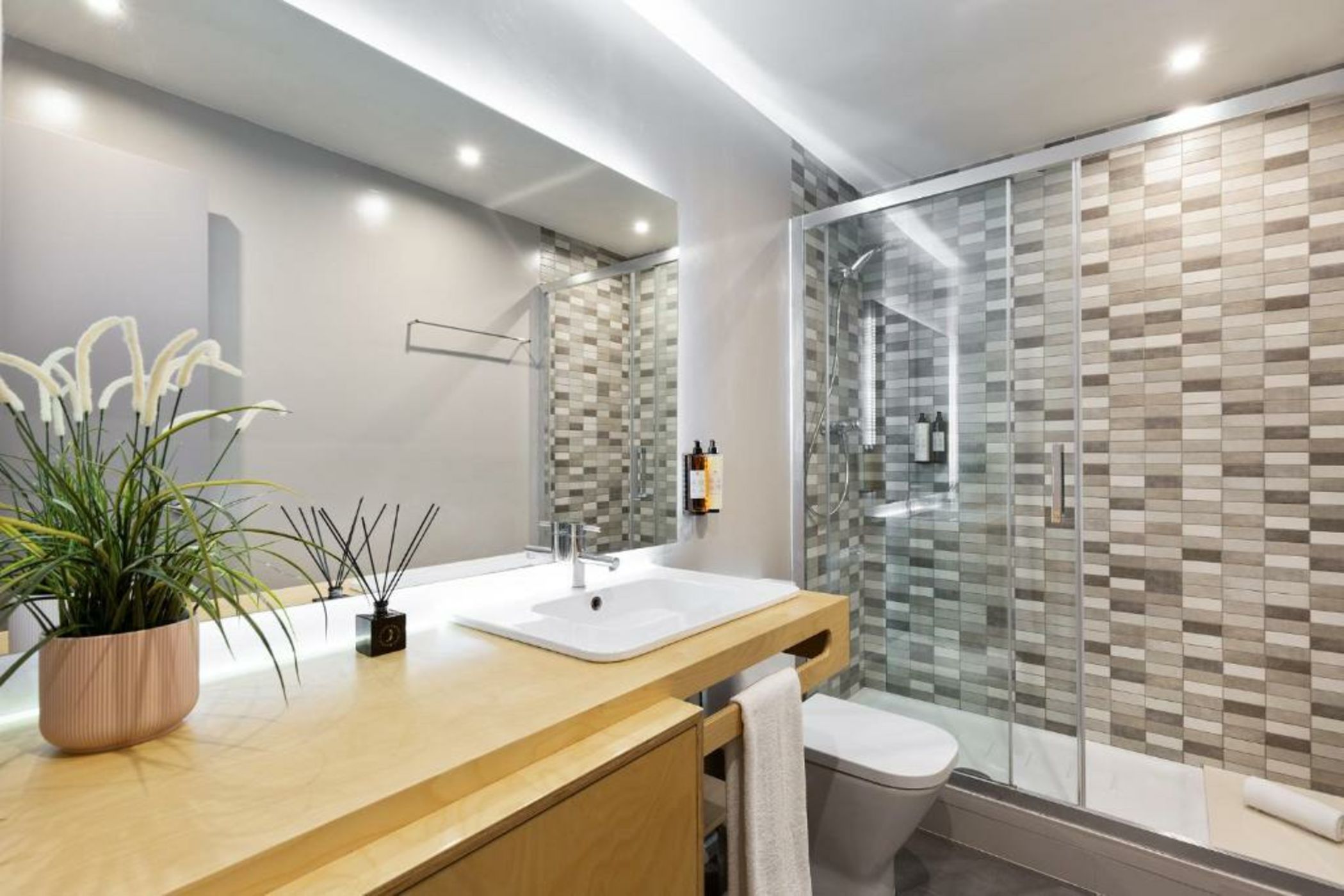 Sitges Group Blue&White