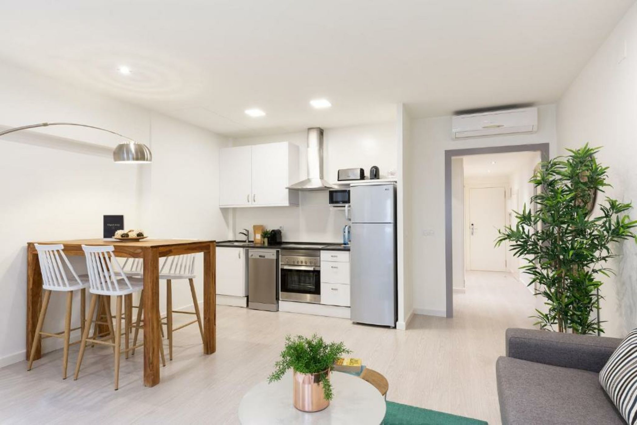 Sitges Group Blue&White