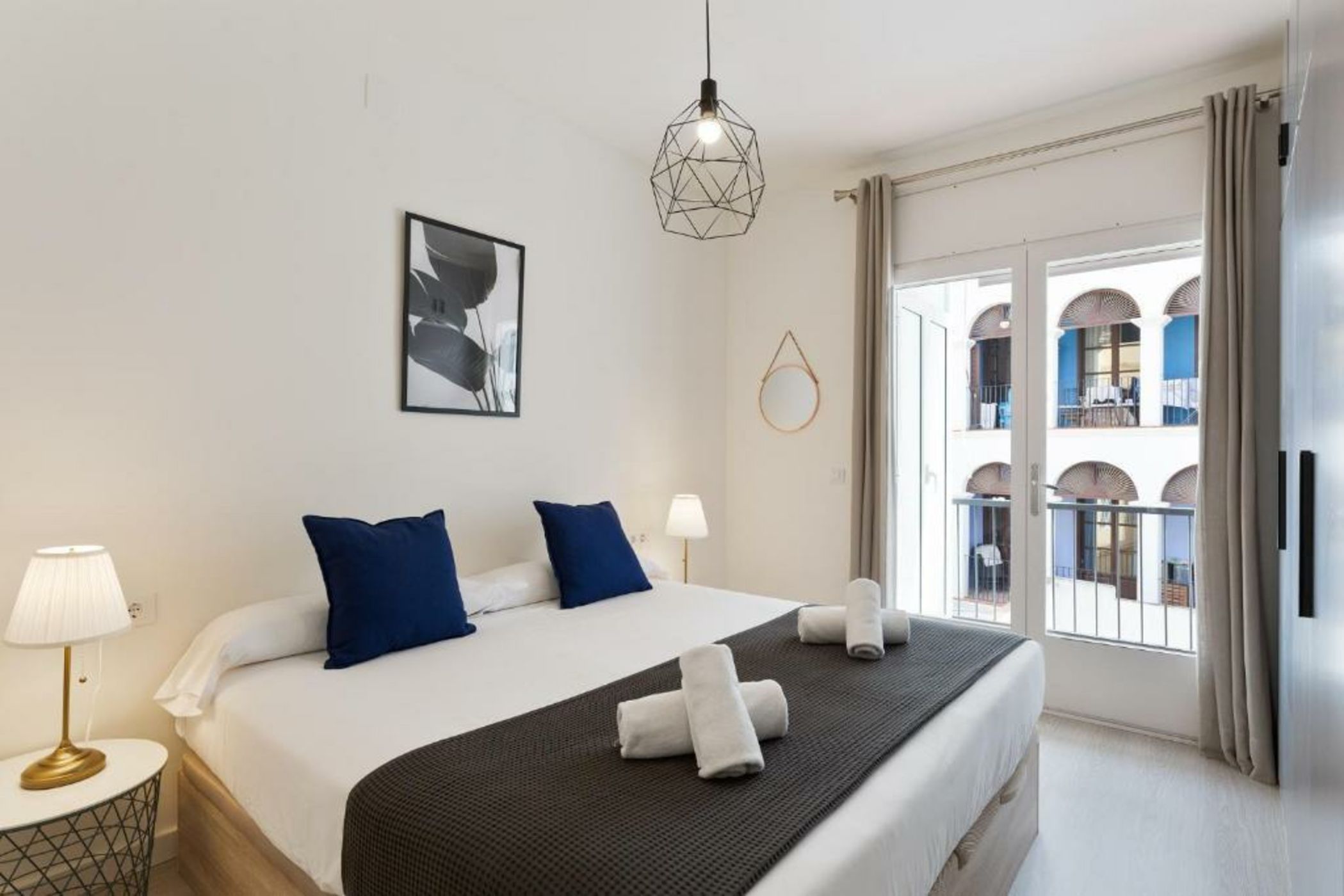 Sitges Group Blue&White