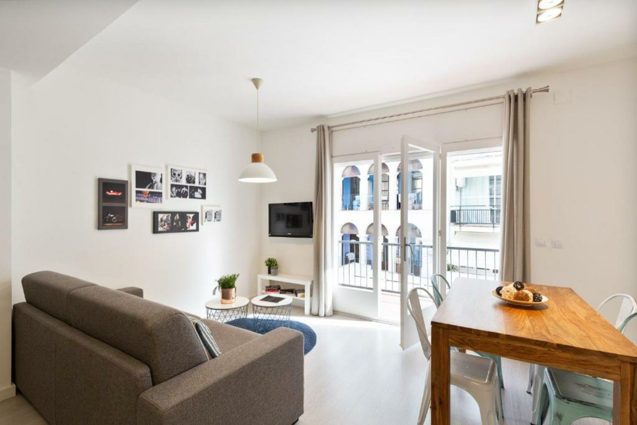 Sitges Group Blue&White