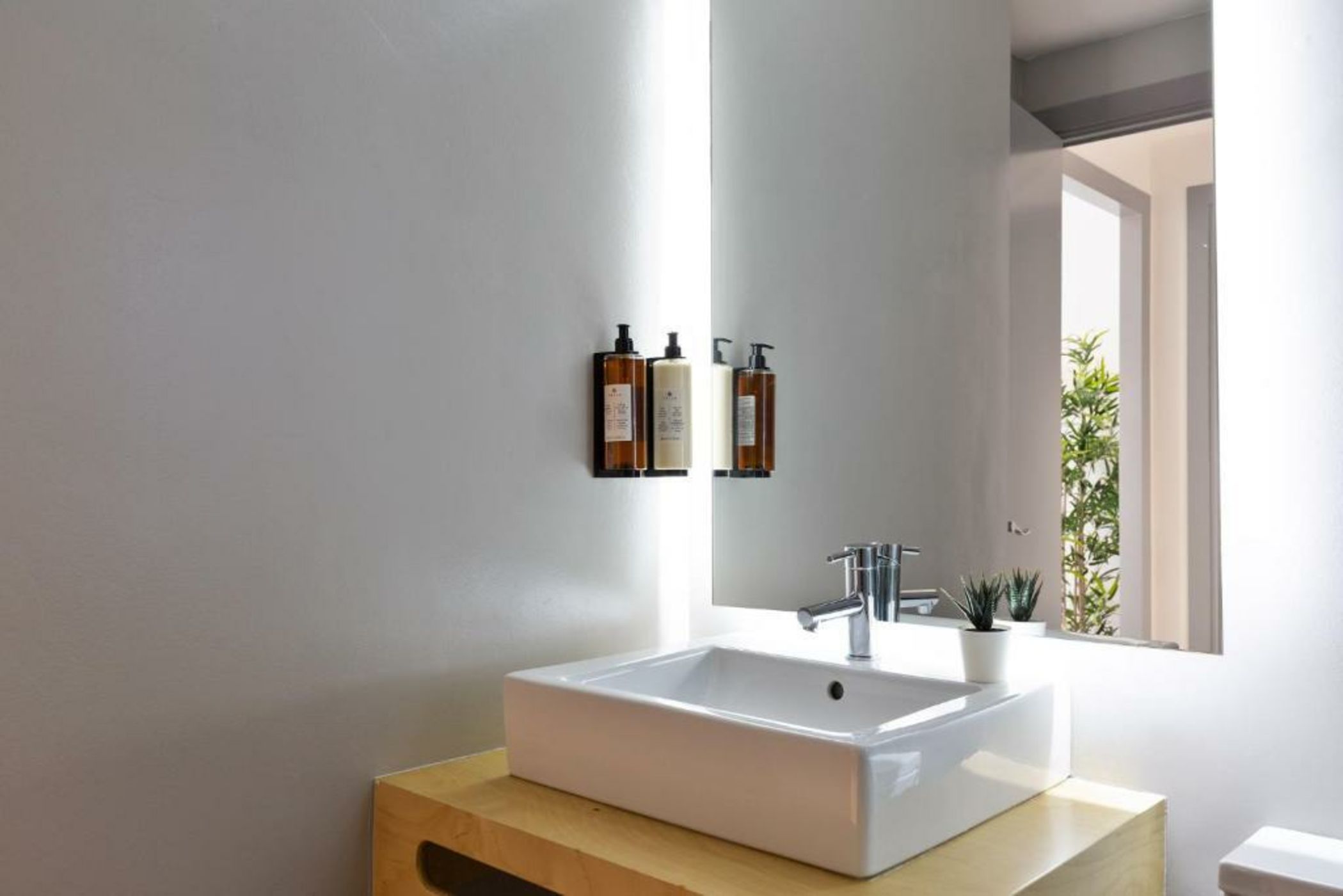 Sitges Group Blue&White