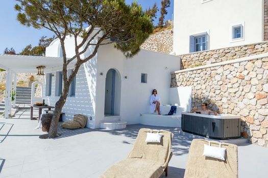 Enastron Suites