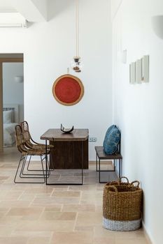 Enastron Suites