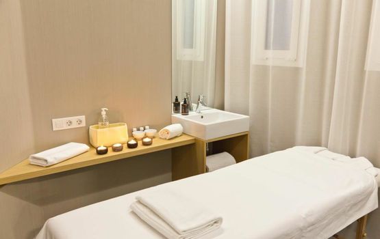 Alexandra Barcelona Hotel, Curio Collection by Hilton