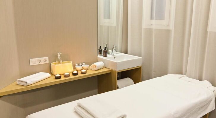 Alexandra Barcelona Hotel, Curio Collection by Hilton