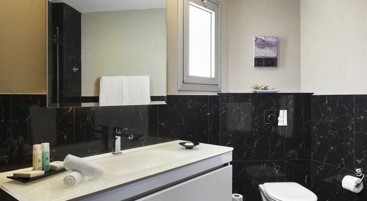 Port and Blue TLV Boutique Suites