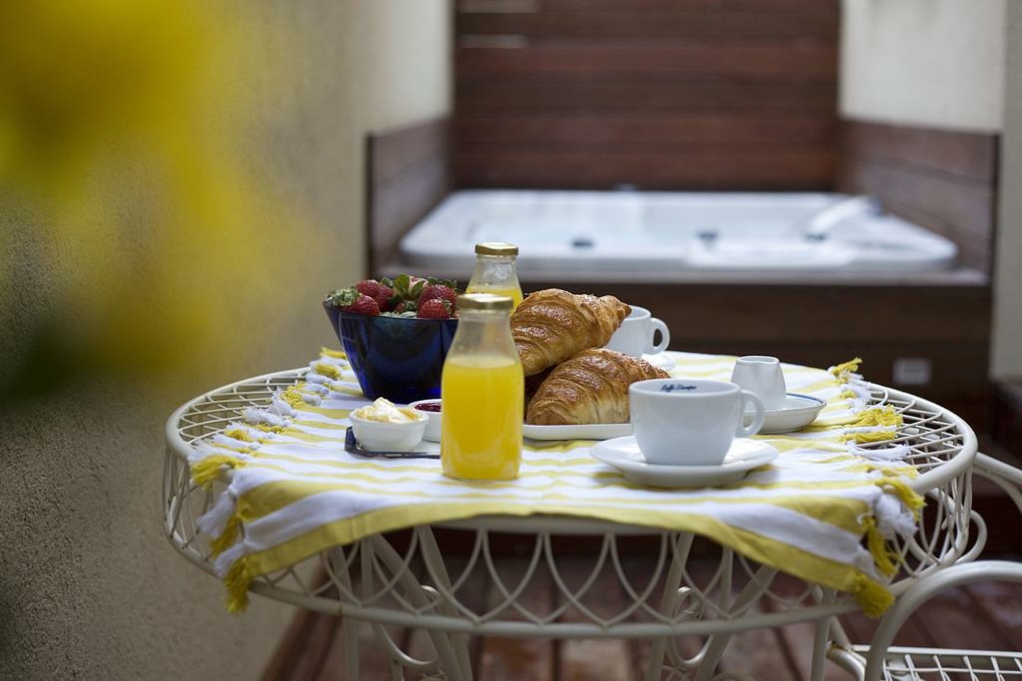 Molcho Neve Tzedek Apartments by Master