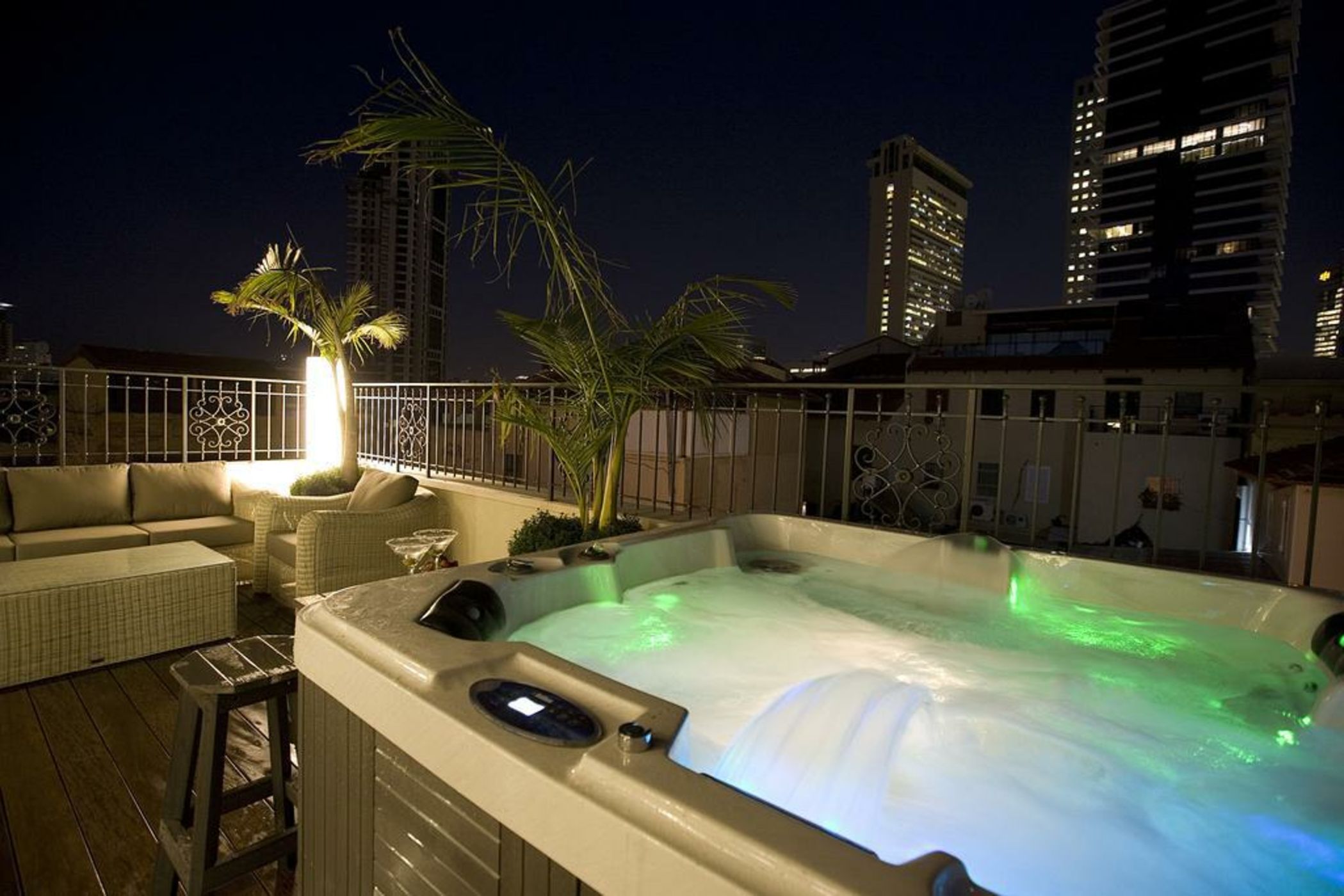 Molcho Neve Tzedek Apartments by Master