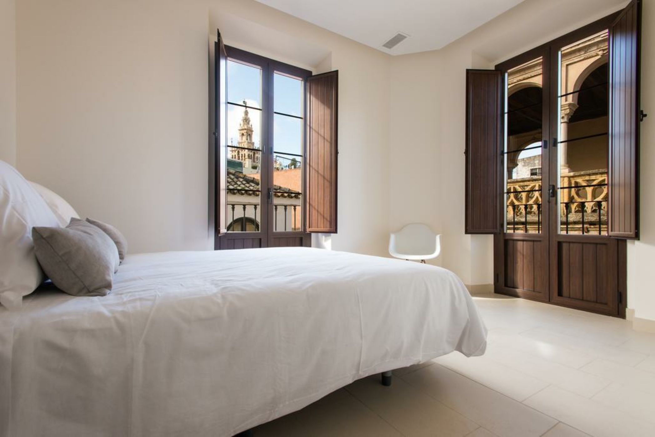 Q&Q Cathedral Suites