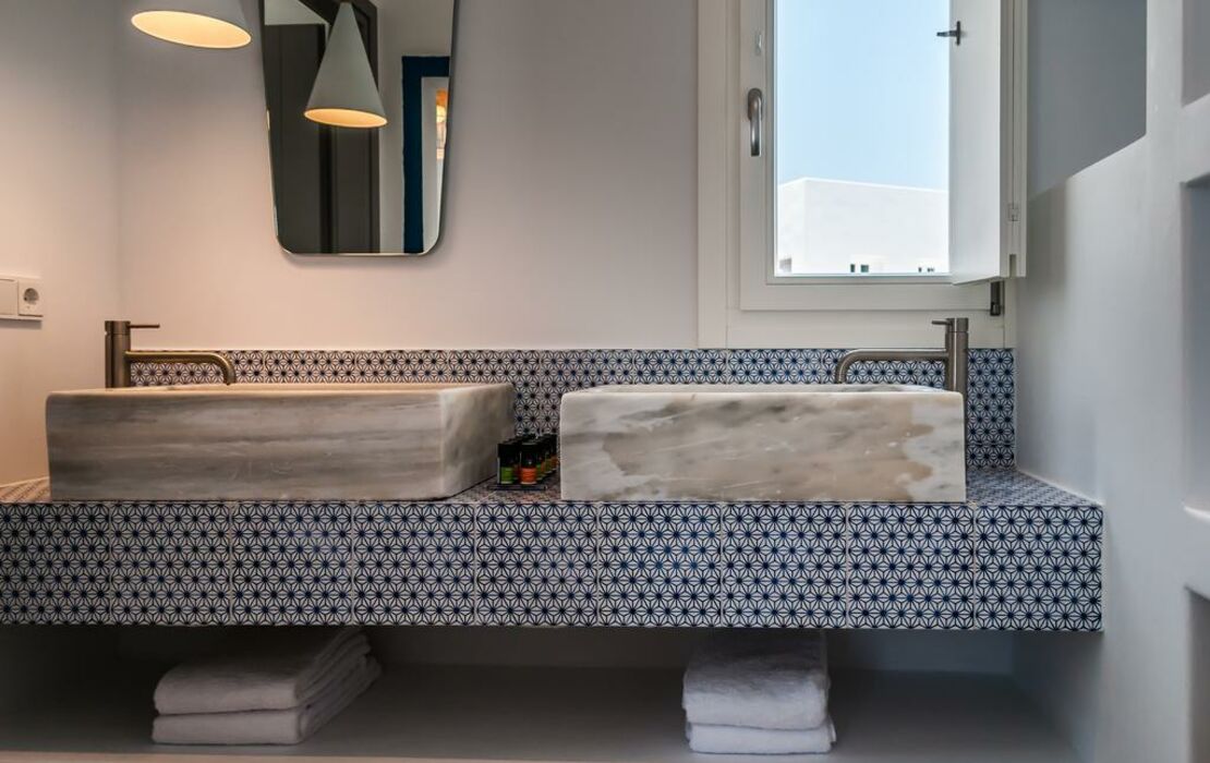 Milos Breeze Boutique Hotel
