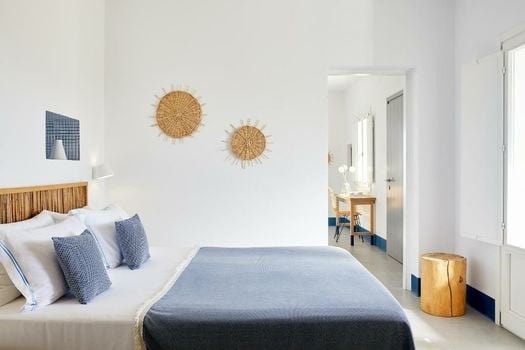 Milos Breeze Boutique Hotel