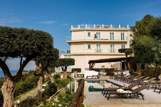 Villa Fiorella Art Hotel
