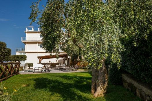 Villa Fiorella Art Hotel
