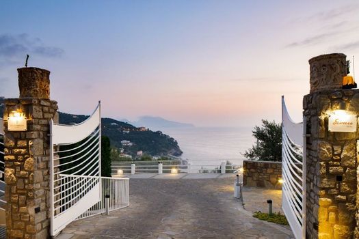 Villa Fiorella Art Hotel