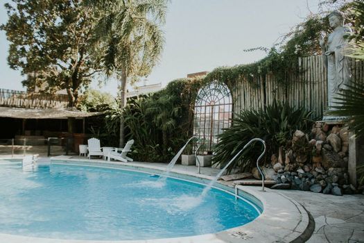 Onas Hostel & Suites
